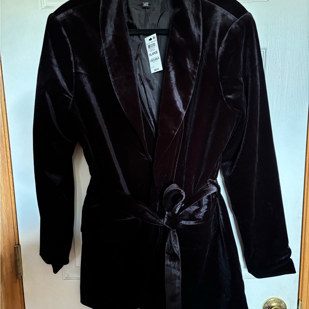 Black velvet blazer fully lined with belt excellent condition
